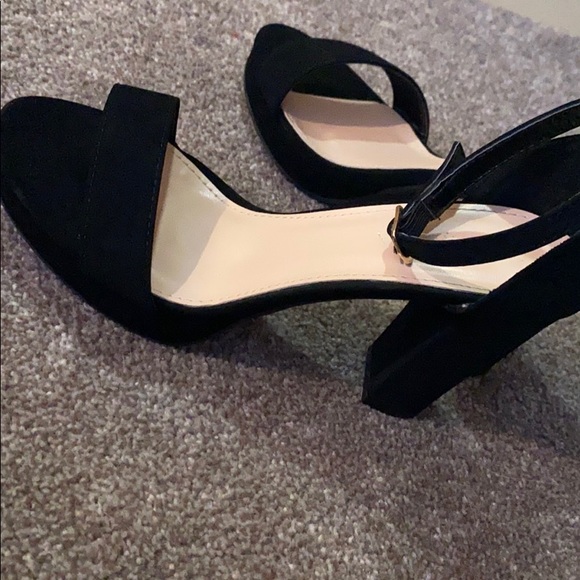 BLACK HEELS.. WORN ONCE.. BEST CONDITION - Picture 3 of 3